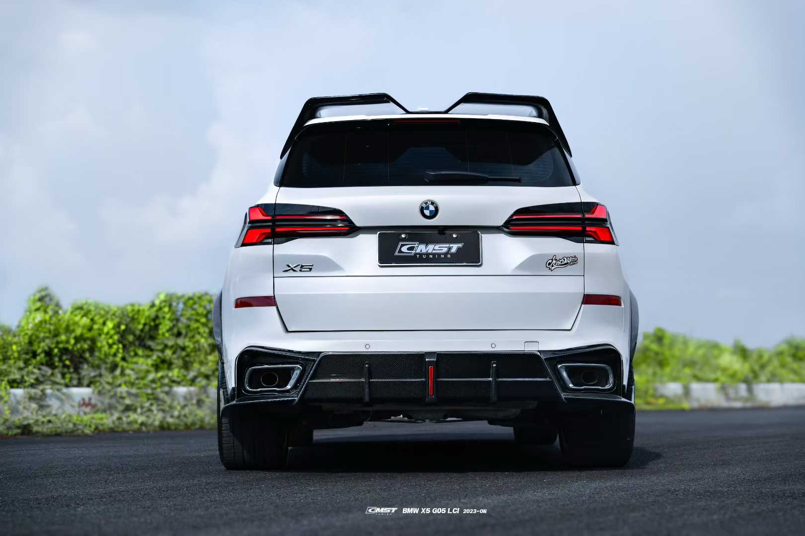 BMW X5 G05 LCI 2024-ON with Aftermarket Parts - Roof Spoiler Pre-preg Carbon Fiber from CMST Tuning