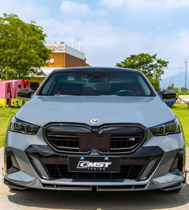 BMW i5 xDrive40 / eDrive40 (with M-package bumper, does not fit base mode) / M60 G60 G61 2024-ON &amp; 5 Series 540i xDrive / 530i xDrive / 530i (with M-package bumper, does not fit base model) / 550e xDrive G60 G61 2024-ON with Aftermarket Parts - Front Lip Dry Pre-preg Carbon Fiber / FRP