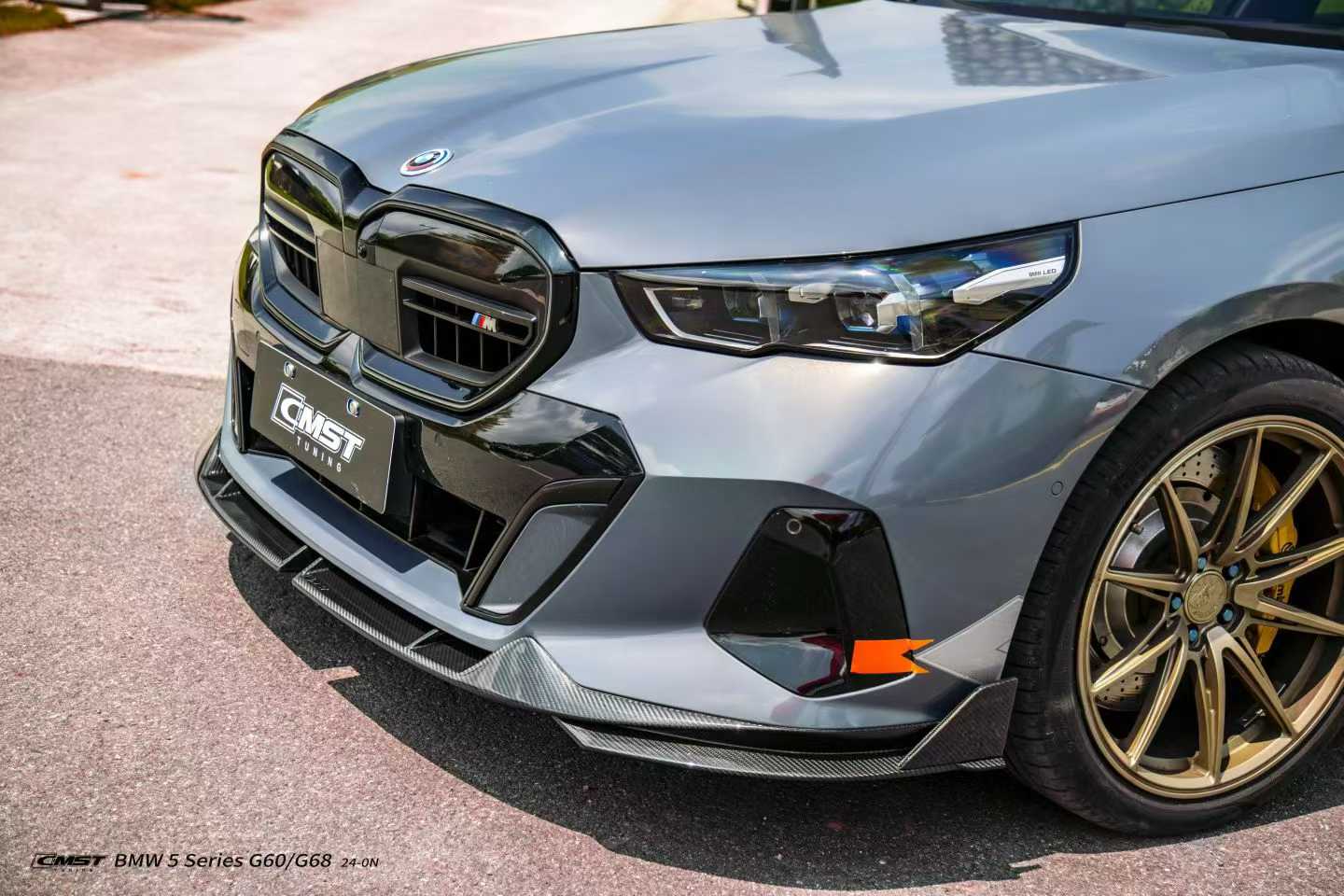 BMW i5 xDrive40 / eDrive40 (with M-package bumper, does not fit base mode) / M60 G60 G61 2024-ON &amp; 5 Series 540i xDrive / 530i xDrive / 530i (with M-package bumper, does not fit base model) / 550e xDrive G60 G61 2024-ON with Aftermarket Parts - Front Lip Dry Pre-preg Carbon Fiber / FRP