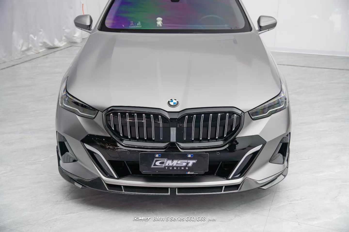 BMW i5 xDrive40 / eDrive40 (with M-package bumper, does not fit base mode) / M60 G60 G61 2024-ON &amp; 5 Series 540i xDrive / 530i xDrive / 530i (with M-package bumper, does not fit base model) / 550e xDrive G60 G61 2024-ON with Aftermarket Parts - Front Lip Dry Pre-preg Carbon Fiber / FRP