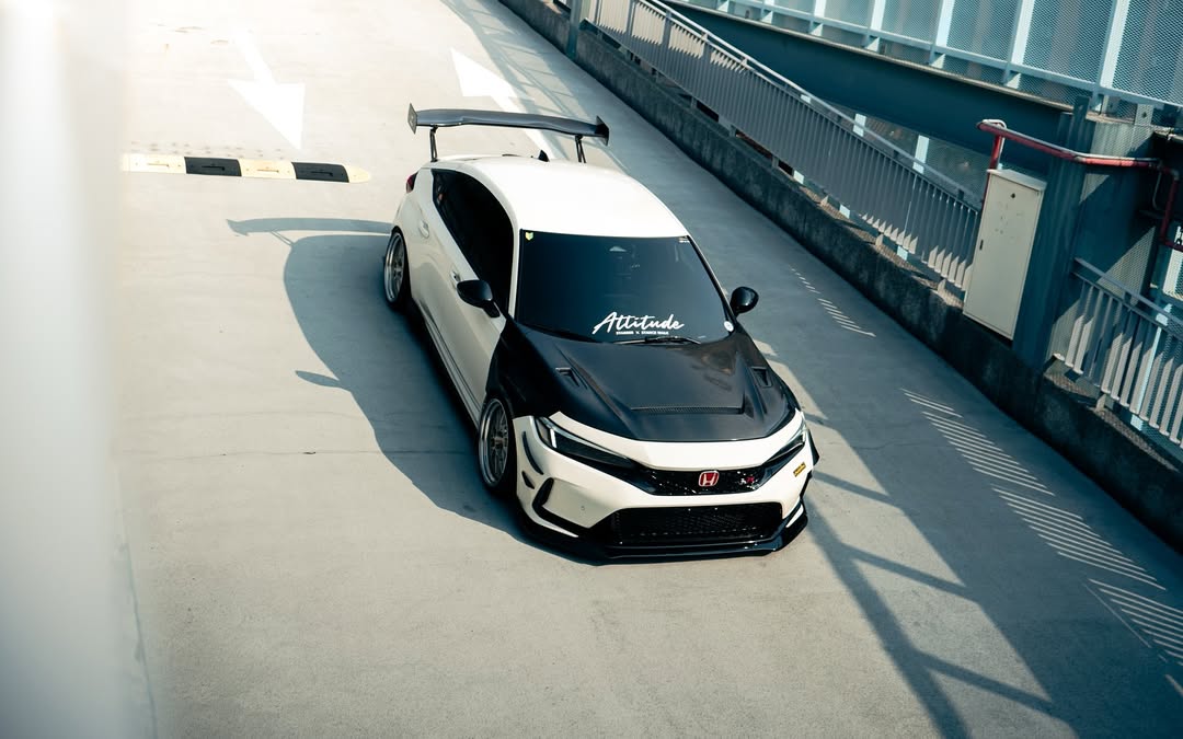 Honda Civic Type-R FL5 2023 2024 with Aftermarket Parts - Front Fenders Pre-preg Carbon Fiber / FRP from CMST Tuning