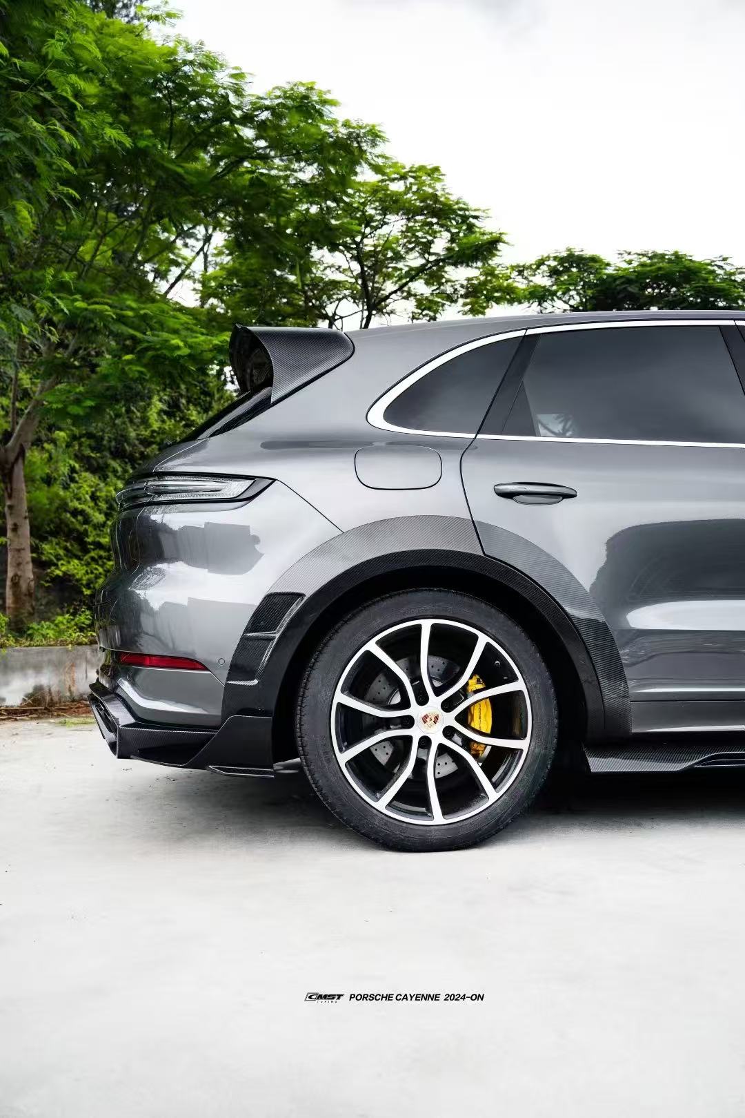 Porsche Cayenne 9Y0 9Y0.1 Base/S/GTS/Turbo/Turbo S 2019 2020 2021 2022 2023 & Cayenne 9Y0 9Y0.2 Base/S/AWD/E-Hybrid/GTS/Turbo/Turbo S 2024-ON & Cayenne 9Y3 9Y3.1 Base/S/GTS/Turbo/Turbo S/Turbo GT 2019 2020 2021 2022 2023 &amp; Cayenne 9Y3 9Y3.2 Base/S/AWD/E-Hybrid/GTS/Turbo/Turbo S/Turbo GT 2024-ON with Aftermarket Parts - Side Skirts Carbon Fiber / FRP from CMST Tuning