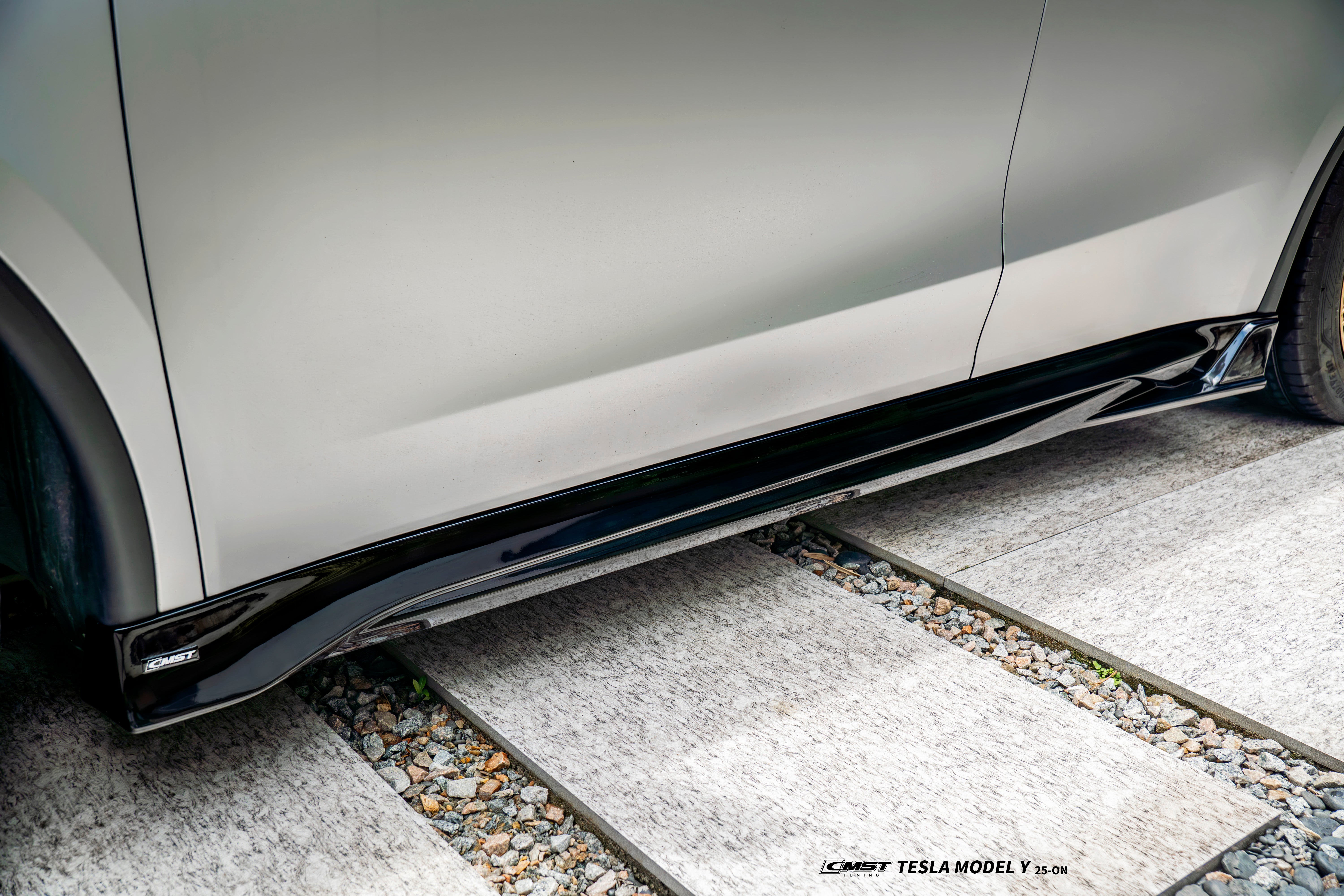 Tesla Model Y Juniper 2026-ON with Aftermarket Parts - Side Skirts ABS from CMST Tuning