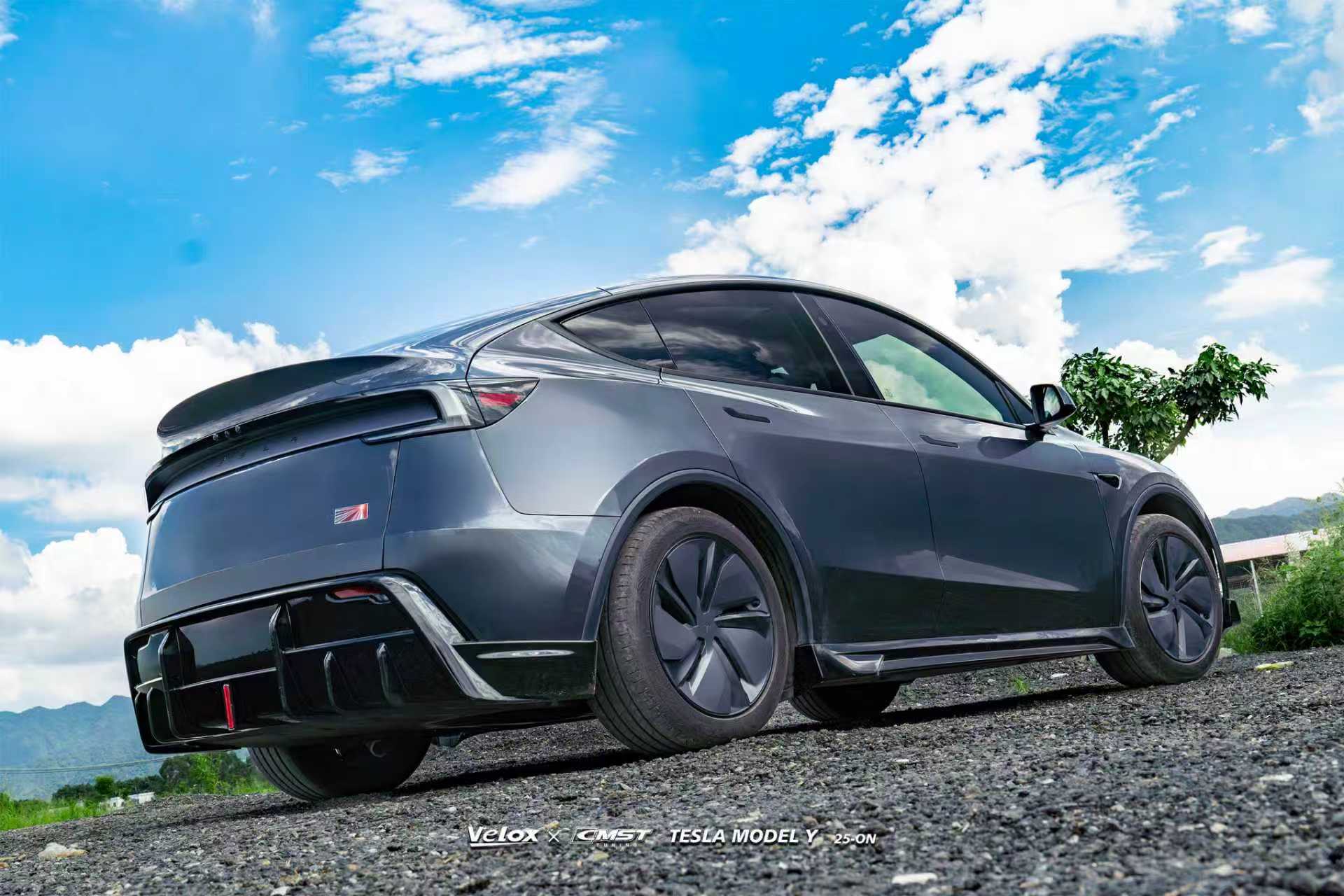 Tesla Model Y Juniper 2026-ON with Aftermarket Parts - V2 Side Skirts ABS from CMST Tuning
