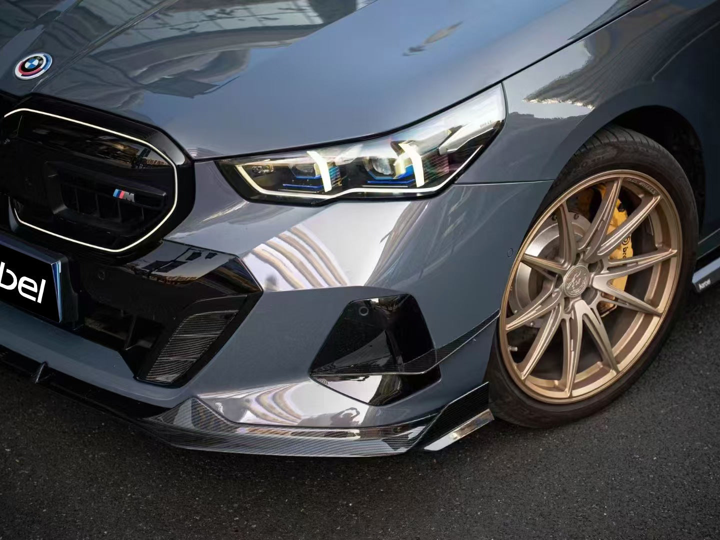 BMW i5 xDrive40 / i5 eDrive40 (with M-package bumper, does not fit base mode) / i5 M60 G60 G61 2024-ON & 5 Series 540i xDrive / 530i xDrive / 530i (with M-package bumper, does not fit base model) / 550e xDrive G60 G61 2024-ON with Aftermarket Parts - Pre-preg Carbon Fiber Front Bumper Lower Center Grill Trim from Karbel Carbon