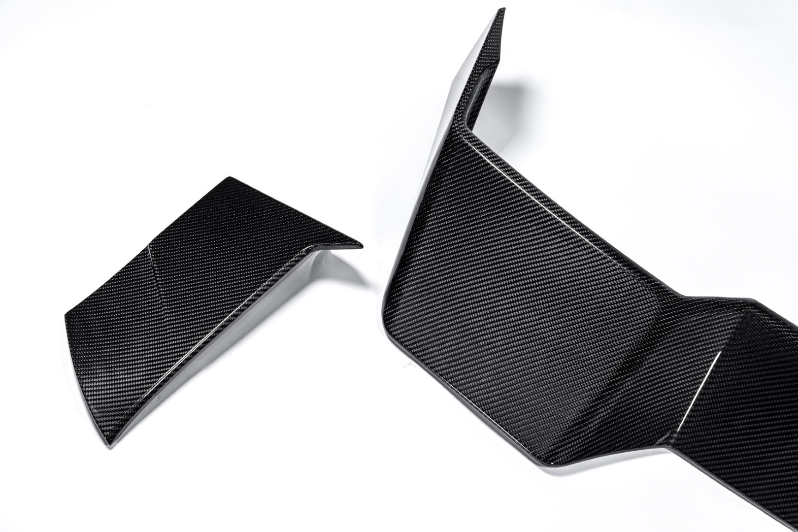 BMW IX xDrive60/50/45 M70/M60 I20 2022-ON with Aftermarket Parts - Rear Roof Spoiler Dry Pre-preg Carbon Fiber from Karbel Carbon