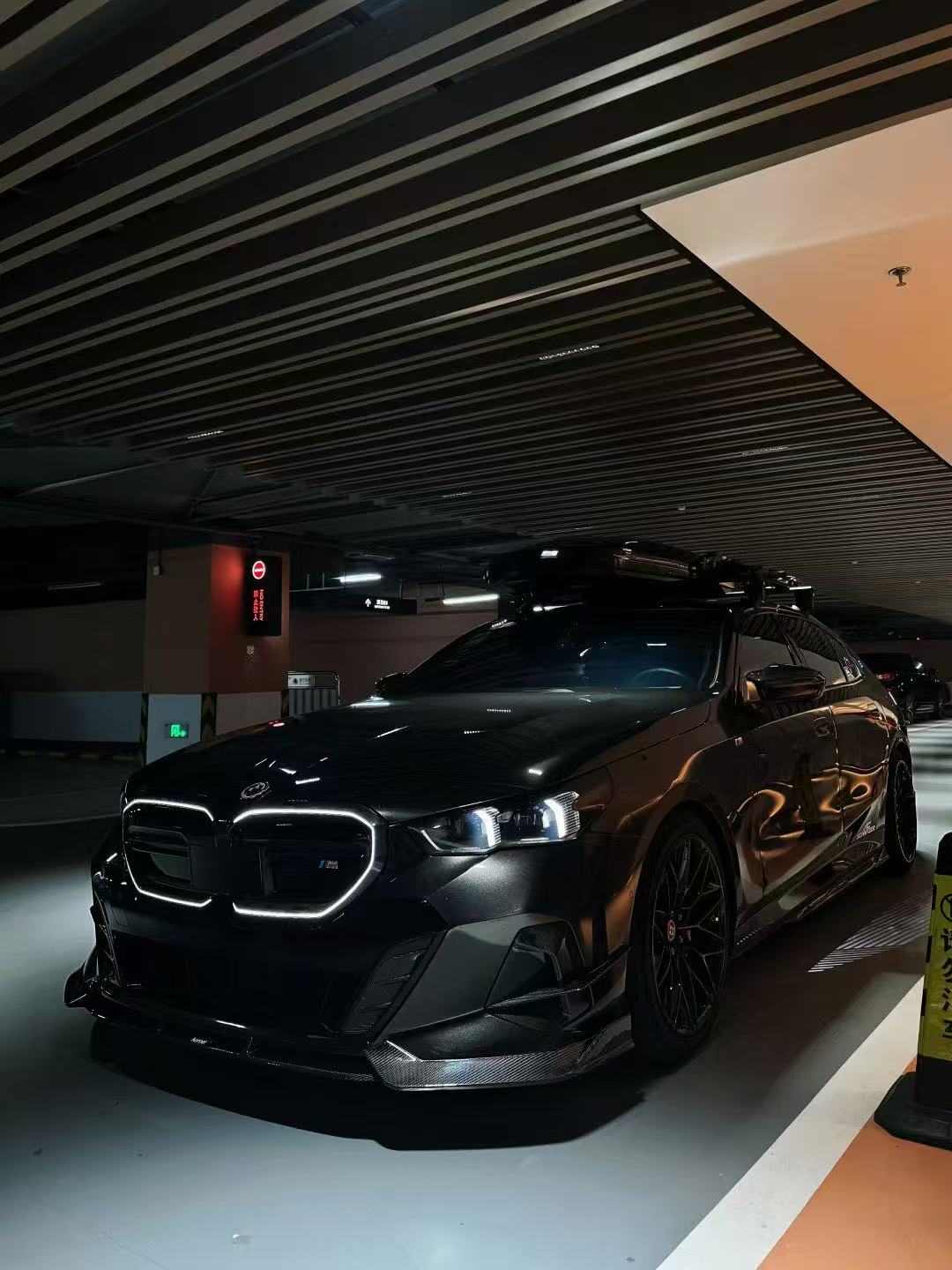 BMW i5 xDrive40 / i5 eDrive40 (with M-package bumper, does not fit base mode) / i5 M60 G60 G61 2024-ON & 5 Series 540i xDrive / 530i xDrive / 530i (with M-package bumper, does not fit base model) / 550e xDrive G60 G61 2024-ON with Aftermarket Parts - Pre-preg Carbon Fiber Front Bumper Lower Center Grill Trim from Karbel Carbon