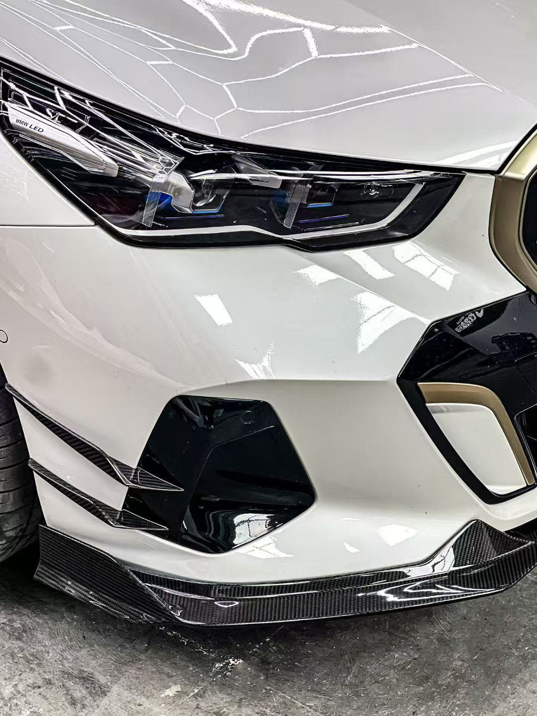 BMW i5 xDrive40 / i5 eDrive40 (with M-package bumper, does not fit base mode) / i5 M60 G60 G61 2024-ON & 5 Series 540i xDrive / 530i xDrive / 530i (with M-package bumper, does not fit base model) / 550e xDrive G60 G61 2024-ON with Aftermarket Parts - V1 Style Pre-preg Carbon Fiber Front Lip from Karbel Carbon