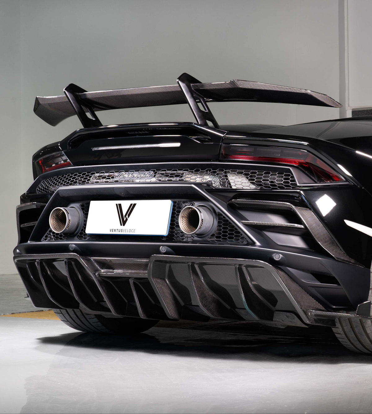Lamborghini Huracan EVO AWD RWD 2020 2021 2022 2023 2024 with Aftermarket Parts - Rear Diffuser Dry Pre-preg Carbon Fiber from Ventus Veloce