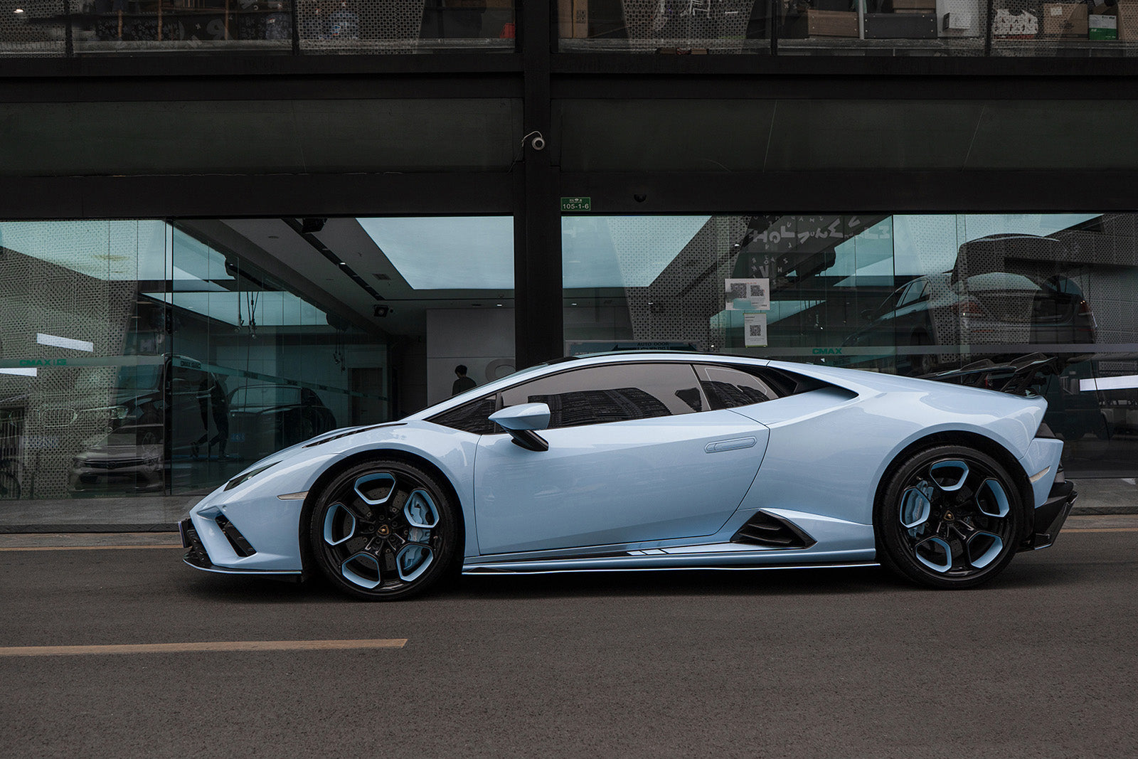 Lamborghini Huracan EVO Tecnica 2019 2020 2021 2022 2023 2024 with Aftermarket Parts - Lower Side Intake Vents Dry Pre-preg Carbon Fiber from Ventus Veloce
