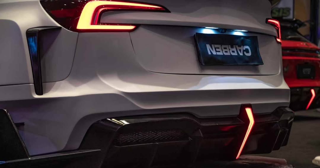 Tesla Model 3 Highland / Performance 2024-ON with Aftermarket Parts - "HACKER" Wheel Arches & Side Skirts Carbon Fiber/FRP from Robot Craftsman