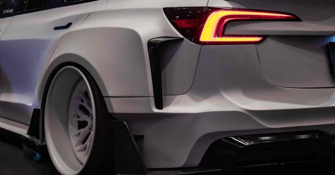 Tesla Model 3 Highland / Performance 2024-ON with Aftermarket Parts - "HACKER" Wheel Arches & Side Skirts Carbon Fiber/FRP from Robot Craftsman