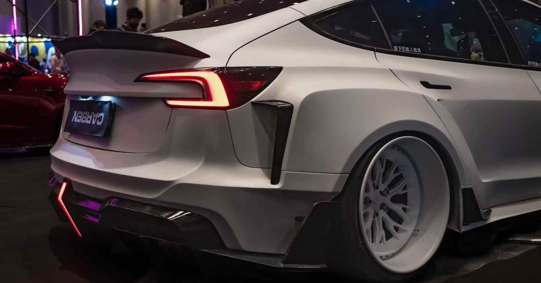 Tesla Model 3 Highland / Performance 2024-ON with Aftermarket Parts - "HACKER" Wheel Arches & Side Skirts Carbon Fiber/FRP from Robot Craftsman