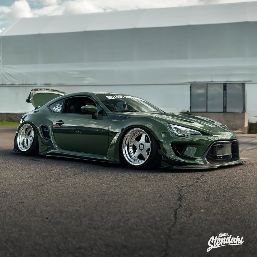 Toyota GT86 86 TRD GT SE Base ZN6 2017 2018 2019 2020 & Scion FR-S FRS ZN6 2013 2014 2015 2016 & BRZ TS Limited Premium ZN6 2013 2014 2015 2016 2017 2018 2019 2020 (compatible with ROBOT widebody kit) with Aftermarket Parts - Front Fenders Replacement & Rear Quarter Fender Flares & Side Skirts Carbon Fiber / FRP from Robot Craftsman