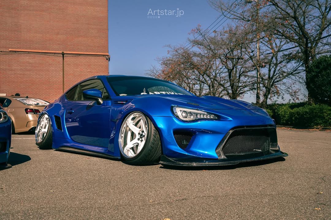 Toyota GT86 86 TRD GT SE Base ZN6 2017 2018 2019 2020 & Scion FR-S FRS ZN6 2013 2014 2015 2016 & BRZ TS Limited Premium ZN6 2013 2014 2015 2016 2017 2018 2019 2020 (compatible with ROBOT widebody kit) with Aftermarket Parts - Front Fenders Replacement & Rear Quarter Fender Flares & Side Skirts Carbon Fiber / FRP from Robot Craftsman