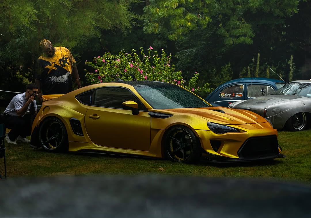 Toyota GT86 86 TRD GT SE Base ZN6 2017 2018 2019 2020 & Scion FR-S FRS ZN6 2013 2014 2015 2016 & BRZ TS Limited Premium ZN6 2013 2014 2015 2016 2017 2018 2019 2020 (compatible with ROBOT widebody kit) with Aftermarket Parts - Front Fenders Replacement & Rear Quarter Fender Flares & Side Skirts Carbon Fiber / FRP from Robot Craftsman