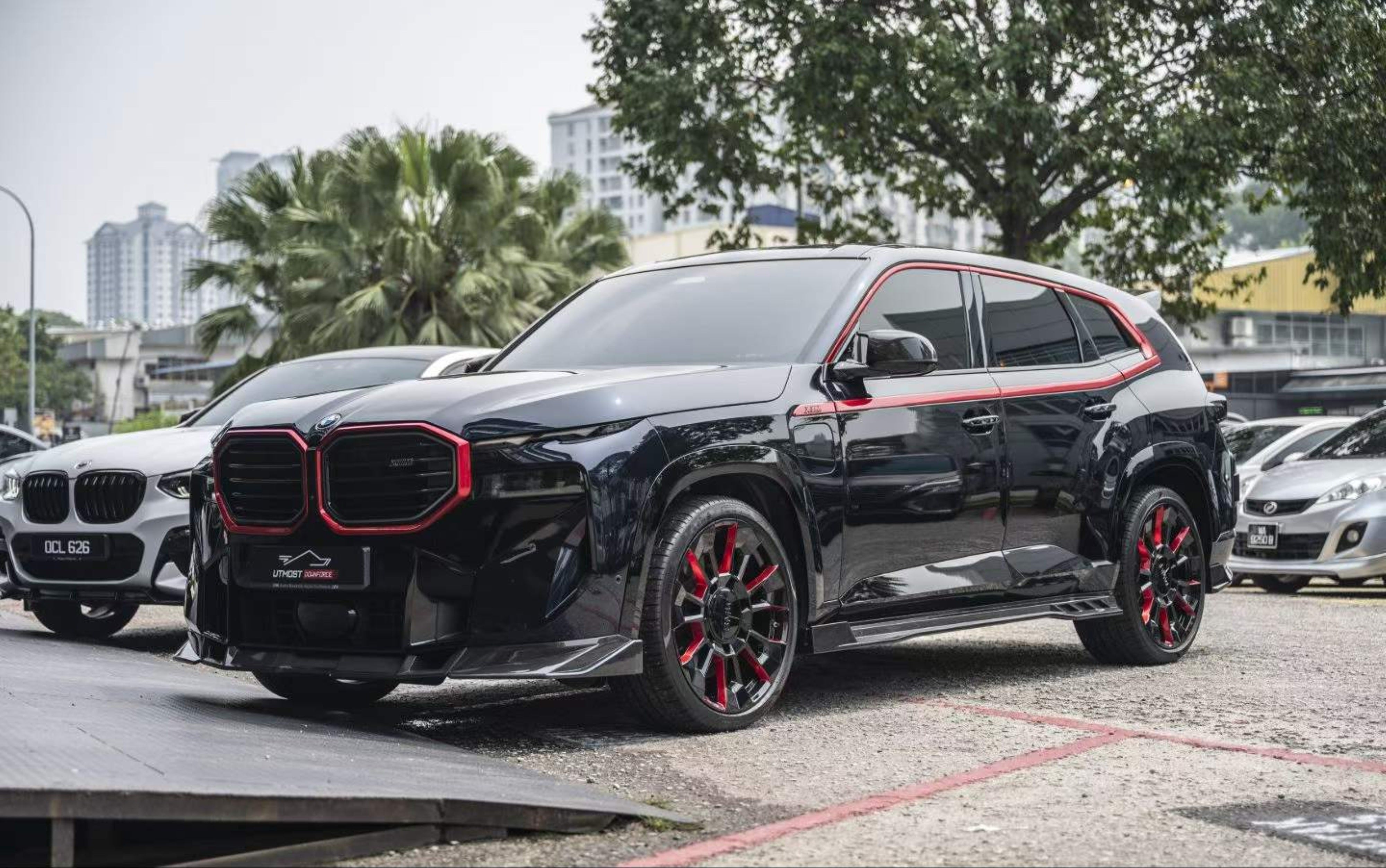 BMW XM G09 2023-ON with Aftermarket Parts - Side Skirts Dry Pre-preg Carbon Fiber from SOOQOO USA