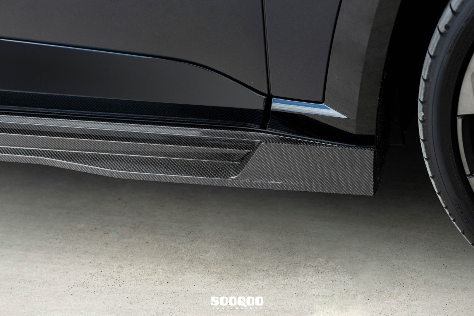 BMW XM G09 2023-ON with Aftermarket Parts - Side Skirts Dry Pre-preg Carbon Fiber from SOOQOO USA