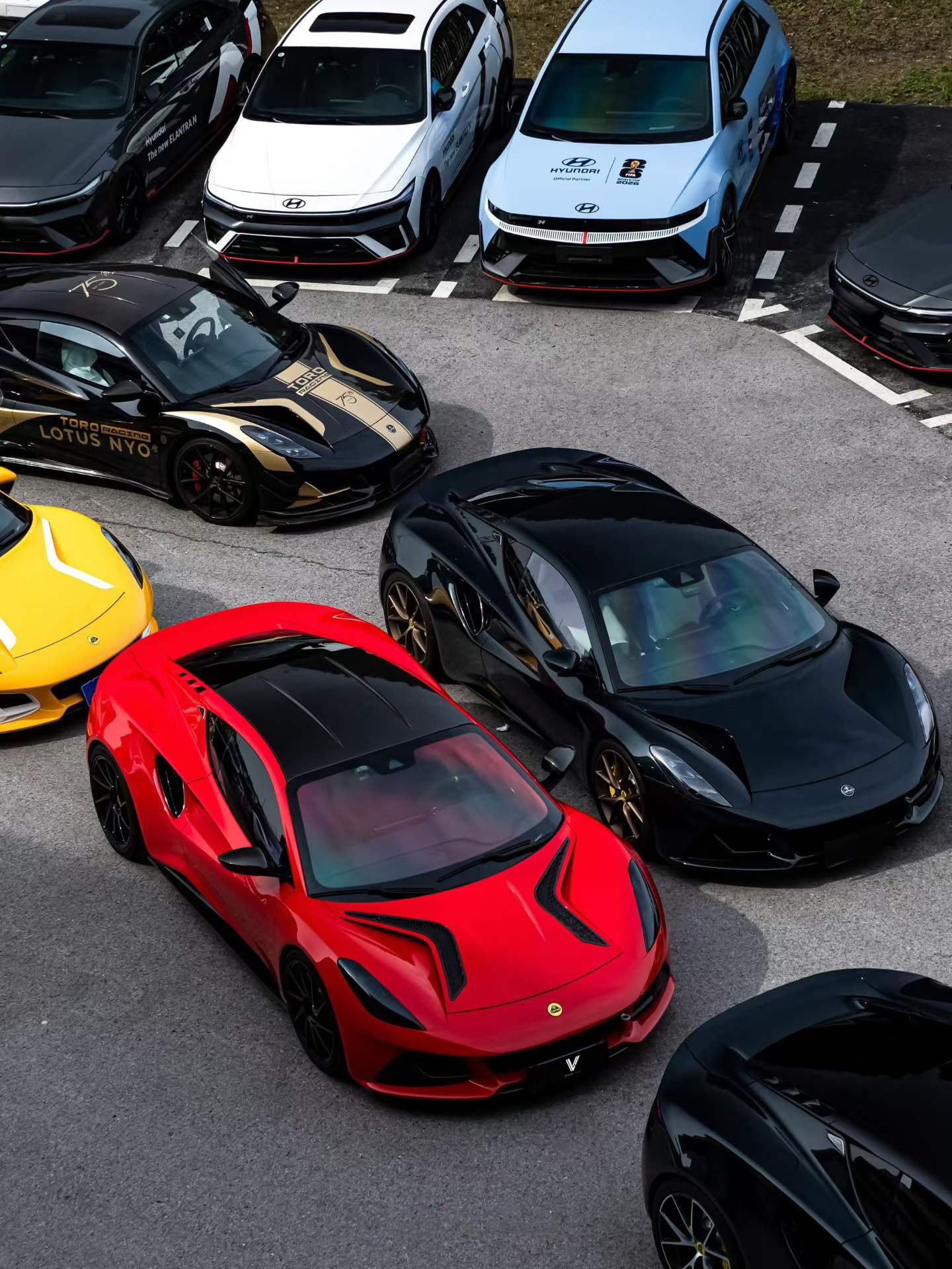 Lotus Emira 3.6 V6 2.0 Four-cylinder 2022-ON with Aftermarket Parts - Hood Pre-preg Carbon Fiber from Ventus Veloce