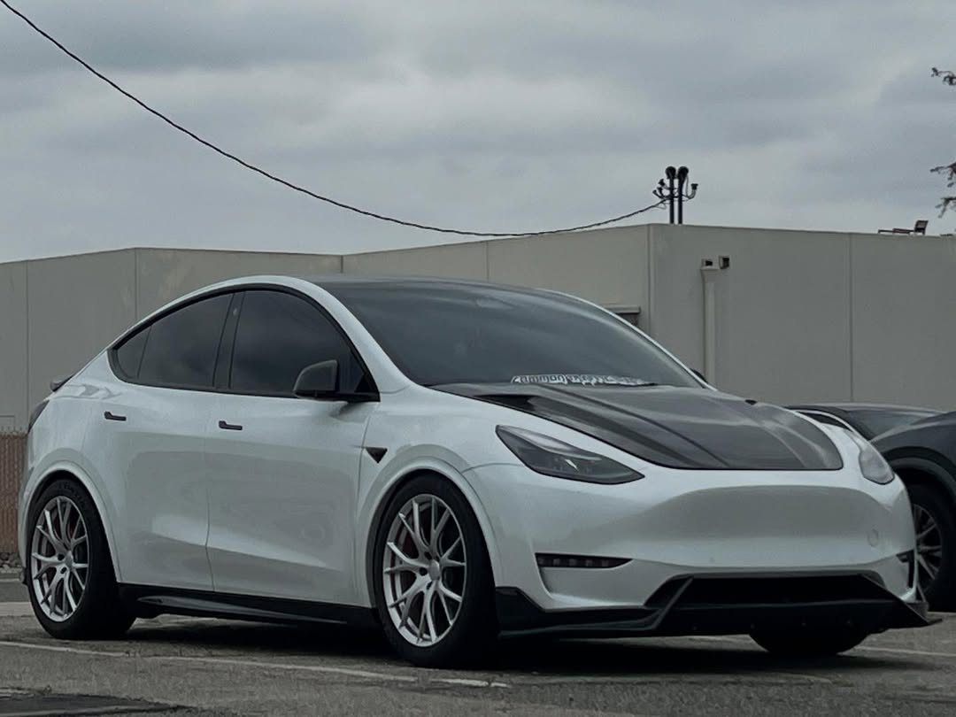Tesla Model Y/P  2020 2021 2022 2023 2024 with Aftermarket Parts - Side Skirts Pre-preg Carbon Fiber from Ventus Veloce