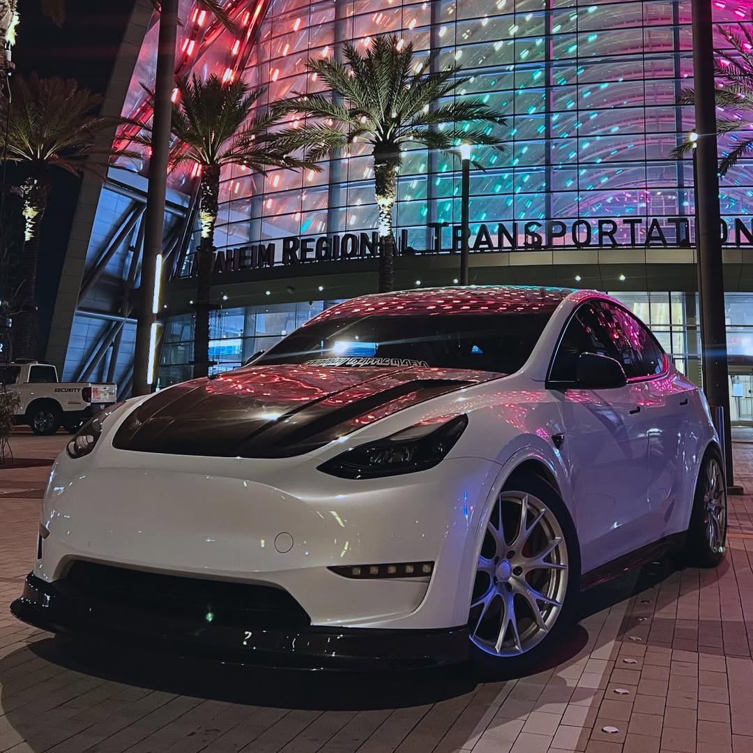 Tesla Model Y/P  2020 2021 2022 2023 2024 with Aftermarket Parts - Side Skirts Pre-preg Carbon Fiber from Ventus Veloce