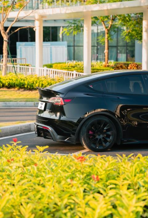 Tesla Model Y / Performance 2021-ON with Aftermarket Parts - Loong Flames Max Rear Diffuser PP from Yofer USA