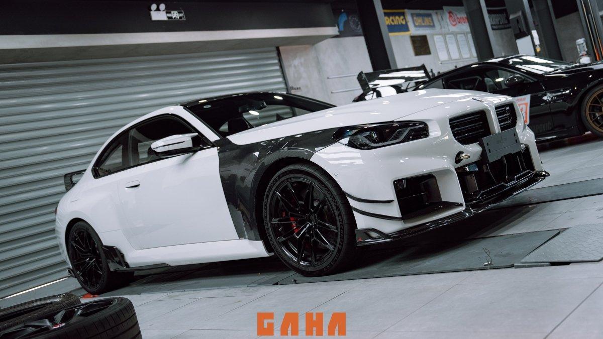 BMW M2 & M2C G87 2023 2024?with Aftermarket Parts - AE Style Front Fenders Carbon Fiber from ArmorExtend