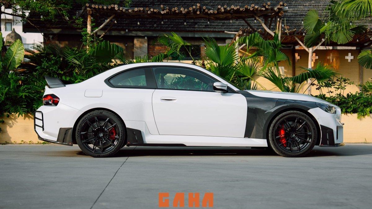 BMW M2 & M2C G87 2023 2024?with Aftermarket Parts - AE Style Front Fenders Carbon Fiber from ArmorExtend