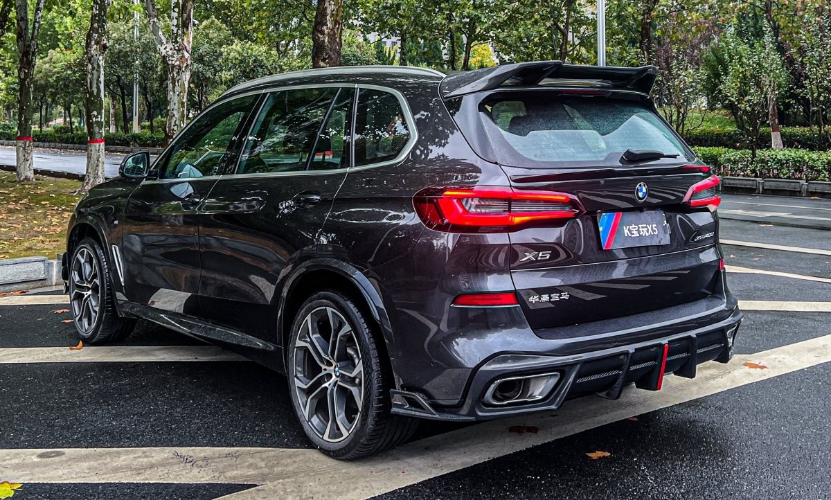 BMW X5 G05 M50i X/S Drive 40i (with M-Package) (Fits Both Pre-LCI & LCI) 2019 2020 2021 2022 2023 2024?with Aftermarket Parts - AE?Style Rear Roof Spoiler Carbon Fiber from ArmorExtend