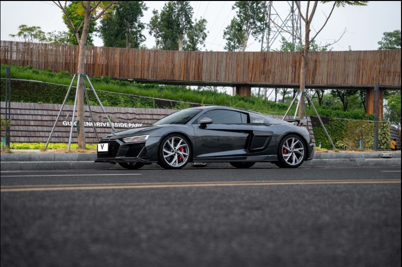 Audi R8 Gen 2 Facelift 2020 2021 2022 2023 with Aftermarket Parts - Front Lip Carbon Fiber / FRP from Ventus Veloce