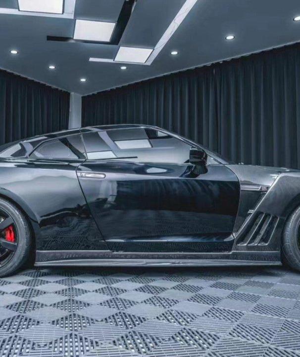 Nissan GTR Nismo T-Spec Black Edition Track Eidtion Premium Pure 2008-2024 with Aftermarket Parts - Stage 2 Style Side Skirts Carbon Fiber / FRP from CMST Tuning
