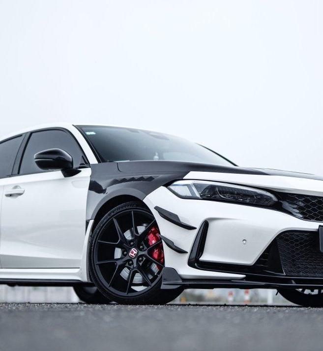 Honda Civic Type-R FL5 2023-ON with Aftermarket Parts - Pre-preg Carbon Fiber/FRP Front Fenders from CMST Tuning