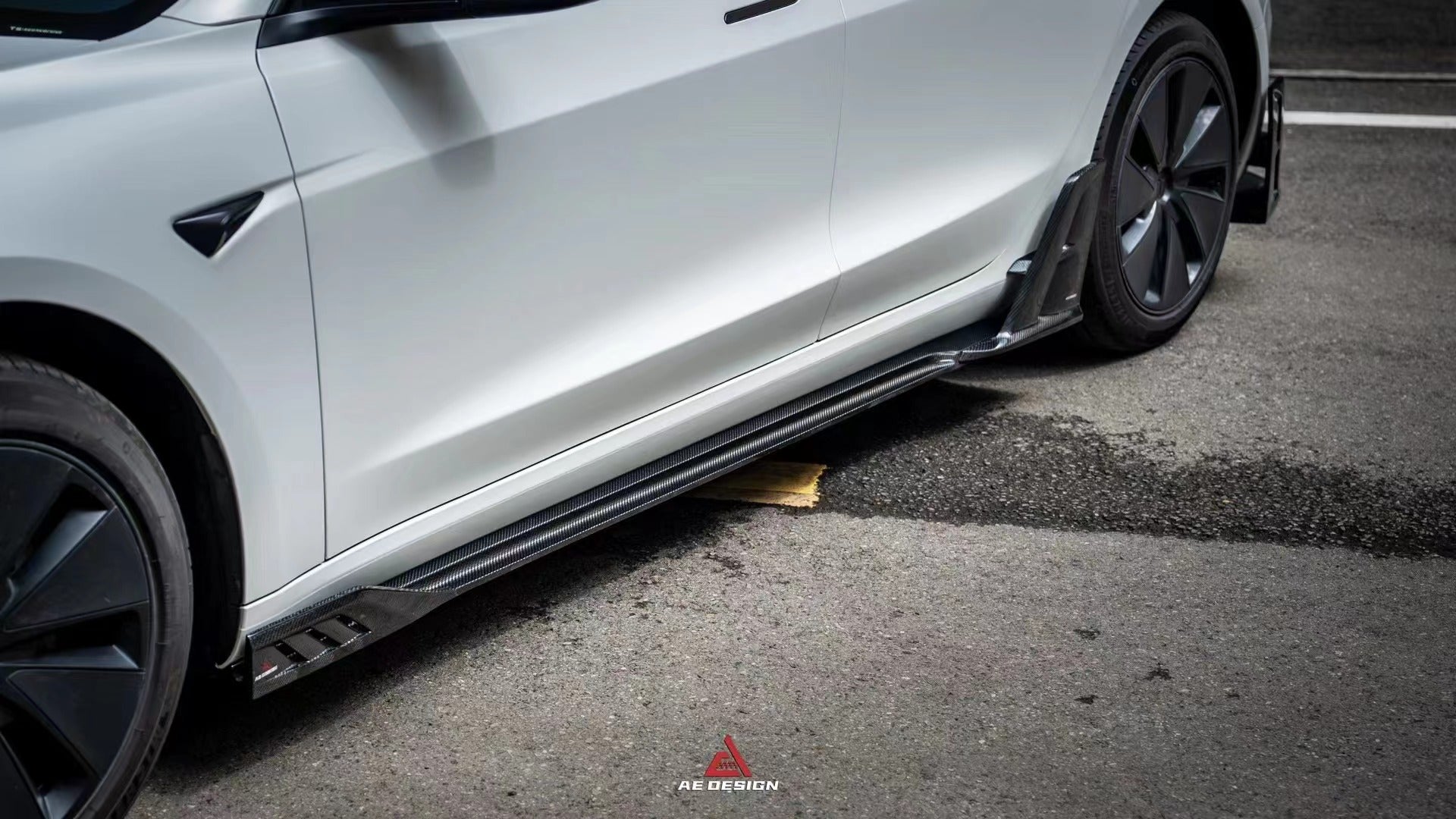 Tesla Model 3 Highland / Performance 2024-ON with Aftermarket Parts - AE Style Side Skirts & Canards Carbon Fiber from?ArmorExtend