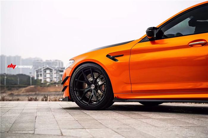 BMW M5 / M5C / M5CS F90 (fits both Pre-LCI & LCI) 2018 2019 2020 2021 2022 2023 2024 with Aftermarket Parts - Side Skirts from TAKD Carbon
