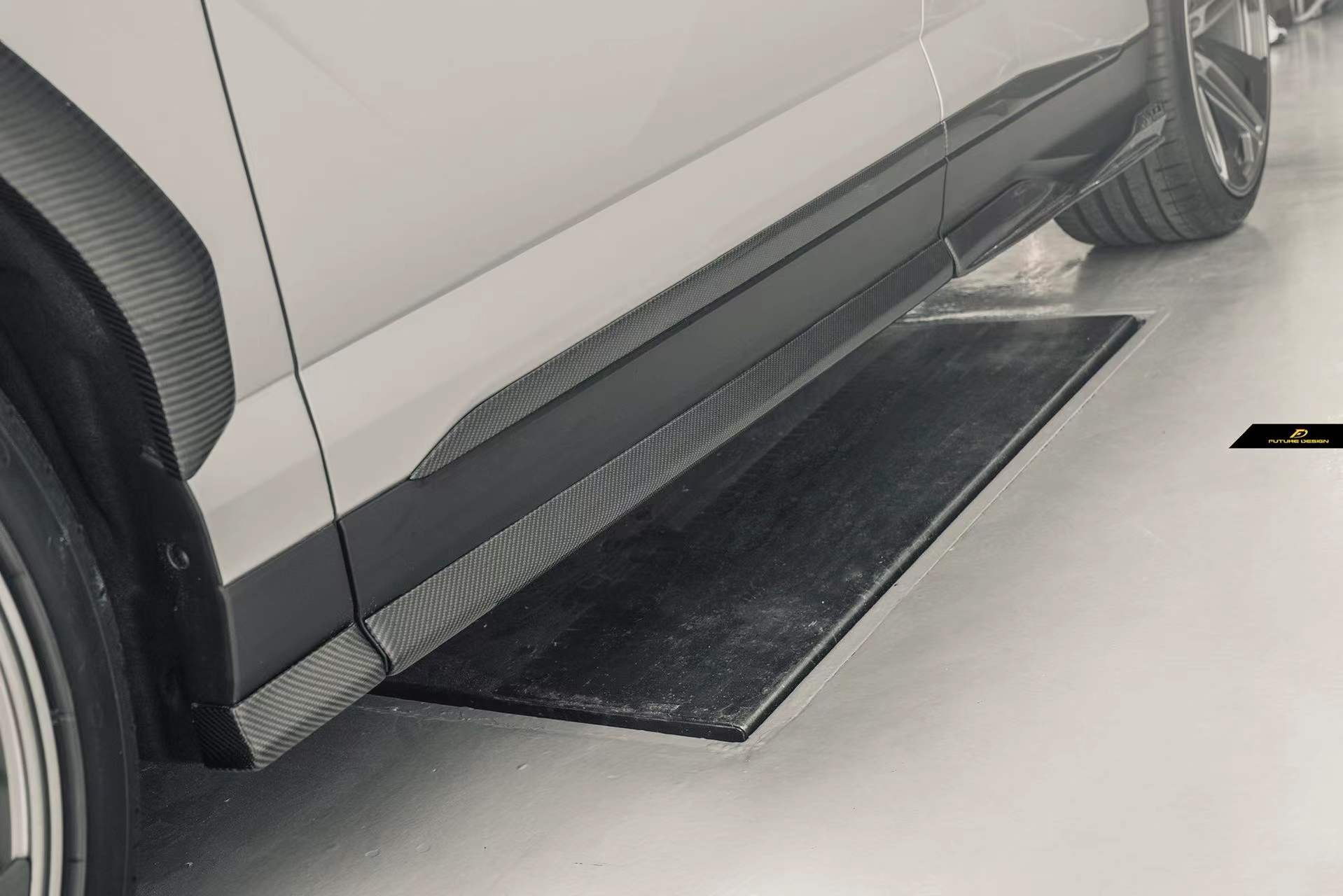 Future Design FD Carbon Fiber SIDE SKIRTS for Lamborghini Urus